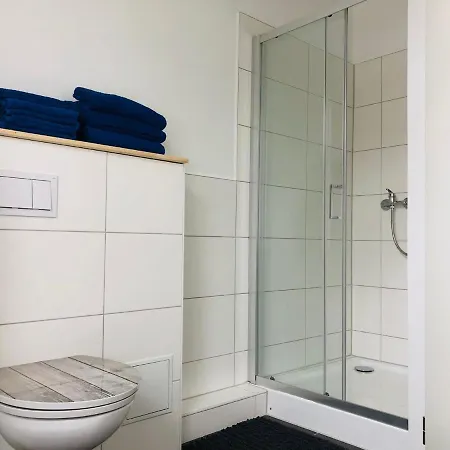 Ferienwohnung Mit 2 Schlafzimmern, Gemeinschaftskueche Und Sauna * Rostock